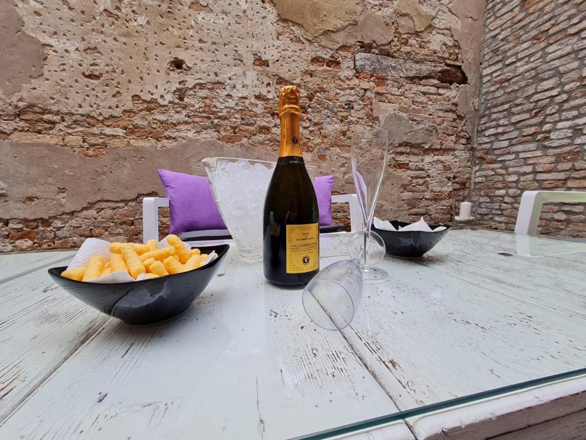 With Private Courtyard Appartamento